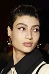 Jednostavni i bezvremenski make-up look na pisti Moschina