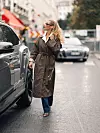 Bella je u Parizu prošetala u kombinaciji koju čine dizajnerski i high street komadi