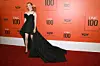 Amanda Seyfried u haljini Caroline Herrere