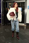 Dua Lipa crvenu boju kose imala je i prije dvije godine kada ju je na taj pothvat nagovorila Donatella Versace