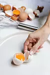 Kao bogat izvor selena, joda, cinka i proteina, jaja sadrže sve hranjive sastojke koji potiču rast kose.