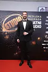 Otašević na ovogodišnjoj dodjeli nagrada Zlatni Studio u smokingu modne kuće Varteks.
