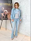 Jennifer Lopez na premijeri filma 'Unstoppable' u trapericama ultra-niskog struka