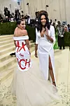 Alexandria Ocasio-Cortez u haljini dizajnerice Aurore James i Aurora James