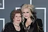 S majkom Catrine Lauper na 54.dodjeli Grammyja