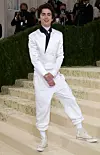Timothee Chalamet u Haider Ackermann outfitu i Converse tenisicama