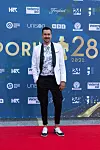 Marko Tolja istaknuo se bijelim sakoom.