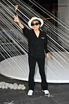 Yoko Ono pozira na otvorenju izložbe ‘Tierra de Esperanza‘ exhibition, 2016. u Mexico Cityju