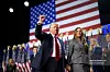 Bivši i novoizabrani predsjednik Donald Trump sa suprugom Melanijom vraća se u Bijelu kuću