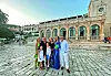 Jadran Lazić sa suprugom Stephanie, kćerima Tamarom i Aleksandrom, zetom Johnom Strugarom i unucima Lukom i Mijom na Hvaru 2021.