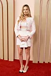 Margot Robbie pojavila se u ružičastoj Chanelovoj kombinaciji