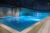 Hotel ima wellness centar s unutarnjim bazenom od 25 metara