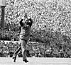 Pele je 1981. pozdravio navijače uoči utakmice Arsenala i Aston Ville u Londonu