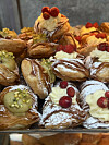 Ako putujete na Amalfi obalu, sfogliatella će postati vaš omiljeni desert uz more i espresso