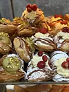 Ako putujete na Amalfi obalu, sfogliatella će postati vaš omiljeni desert uz more i espresso
