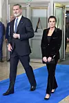 Kraljica Letizia oduševila je baršunastim odijelom koje je istaknulo njezinu vitku figuru