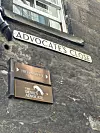 Advocate’s Close je uska i strma uličica u Edinburghu srednjovjekovnog podrijetla s mnoštvom stepenica
