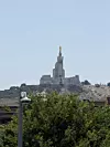 Bazilika Notre-Dame de la Garde u Marseilleu, poznata i kao 'Bonne Mère', izgrađena je u bizantskom stilu na najvišoj prirodnoj točki grada