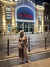 Suzy ispred Théâtre National de la Criée u Marseilleu