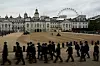 Policijski službenici pripremaju se za Horse Guards u Londonu 19. rujna 2022., uoči Državne pogrebne službe britanske kraljice Elizabete II.