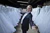 Andre Rieu u krojačnici gdje se šiju kostimi za nastupe njegovog ansambla