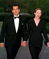 Crna kombinacija i crveni ruž - vječna elegancija