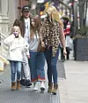 Claudia Schiffer, Clementine Poppy De Vere Drummond, Cosima Violet De Vere Drummond i Caspar Matthew De Vere Drummond snimljeni 2018. godine