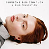 U središtu formule nalazi Suprême Skin Bio-Complex, koji uključuje oligopeptid-1, peptidni duo i vitamin B3, uz ekstrakte suncokreta, ružmarina i algi
