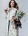 Kaput 427,23 € BAUM UND PFERDGARTEN , traperice 49,99 € VILA , Bluza 24,55 € JDY , Remen 14,47 € ANNA FIELD , Sunčane naočale 241,42 € DOLCE & GABBANA , Torba 333 € MAJE - sve ZALANDO