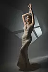 Kada je moda u pitanju njezine potrošačke navike su se promijenile od vremena kad je bila mlađa. Snimljena u Glamour Sposa haljini