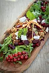 Šarena salata od žitarica, cikle i fete