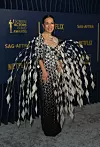 Ali Wong u kreaciji Iris Van Herpen