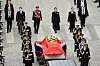 Princ Sverre Magnus, kralj Haakon, prijestolonasljednica Ingrid Alexandra i princeza Märtha Louise stižu pred katedralu u kraljevskoj povorci