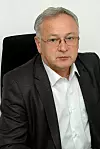 Prof. dr. sc. Zdenko Staneco, specijalist opće i plastične, rekonstrukcijske i estetske kirurgije.