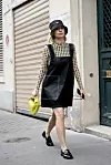 Ispod mini haljine kombinirajte kariranu majicu