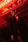 ovu pjesmu vizualno upotpunjuje impresivni video spot.