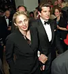 (FILES) This 01 May, 1999, file shows John F. Kennedy Jr. and his wife Carolyn Bissette as they leave at the end of the White House Correspondent‘s annual dinner in Washington, DC, 01 May. A light place piloted by Kennedy and carrying his wife and at least one other passenger has been reported missing of the US east coast and a massive search is underway.,Image: 17466355, License: Rights-managed, Restrictions:, Model Release: no, Credit line: MANNY CENETA/AFP/Profimedia