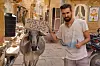 Kad mu je ponestalo novca, zarađivao je kao statist u bollwoodskim filmovima u Indiji, gdje je jedne godine proslavio i Uskrs.