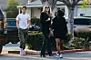 Angelina je sa Zaharom i Knoxom otišla po kavu u Los Angeles. Knox nije bio oduševljen što ih paparazzi snimaju