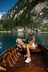Na jezeru Lago di Braies iznajmili su barku i sami veslali, a onda u jezeru potražili i osvježenje