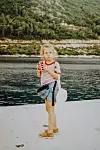 Svoje djetinjstvo pamtim po kupanju, ribanju, skakanju u virove, plivanju od mula do ponte, igranju lovice oko barke, mirisu palačinki i friško pečenog noninog kruha