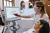 Već na prvom pregledu pacijentu se uzimaju digitalne i trodimenzionalne neradiološke snimke, a u Apoloniju su uveli i skeniranje lica te pomoću najboljih dentalnih softvera informatički stručnjaci stvaraju digitalni ideal.