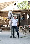 „Fya je jedno zanimljivo biće, pravo ćudljivo žensko stvorenje s ogromnim srcem kada se radi o preponama - ne postoji skok koji ona nije željela ili mogla izvesti, ali s isto tako ogromnim karakterom', opisuje svoju ljubimicu