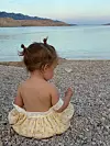 Malena Vida radije se igra kamenčićima na plaži nego brčka u plićalu