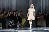 Donatella Versace prošetala se modnom pistom na reviji kuće Versace tijekom milanskog Tjedna mode, posljednji put u ulozi kreativne direktorice