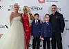 Zvjezdana ekipa na okupu u Hollywoodu 2022.:Lady Gaga, Donatella Versace, sinovi Eltona Johna i njegovog partnera Davida Furnisha (rođeni zahvaljujući surogat majci), Zachary i Elijah s tatom Davidom, na gala večeri Eltonove AIDS Foundation