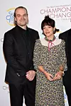 David Harbour i Lily Allen.