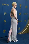 Julia Garner u Loeweu