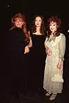 Wynonna, Ashley s majkom Naomi