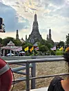 Wat Arun Ratchawararam Ratchawaramahawihan, poznatiji kao Wat Arun ili Hram zore, jedan od najprepoznatljivijih znamenitosti Bangkoka